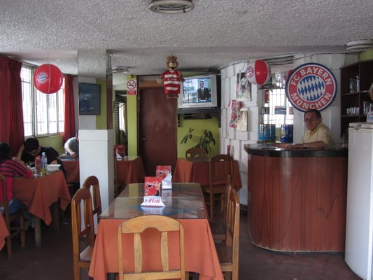 Jawohl! Ein echter Bayernfan dieser Restaurantbesitzer.
