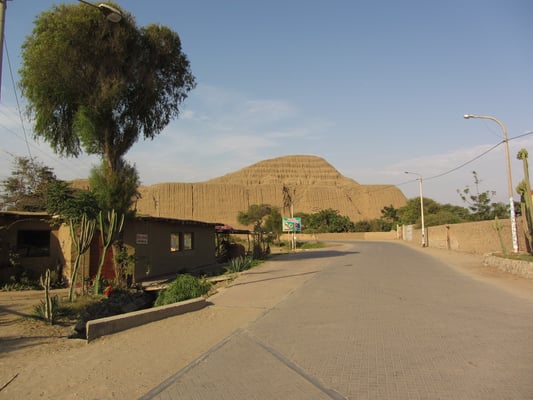 Die Sonnenpyramide. Die Spanier hatten nach Goldfunden einen Großteil des Gebäudes zerstört.