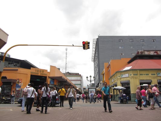 Auf der Avenida Central.