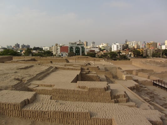 Um Erdbeben stanhalten zu können wurden die Lehmziegel der Höhe nach verbaut.