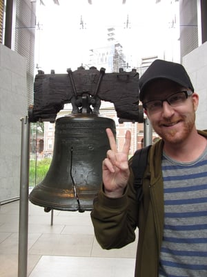 1751 bestellt der Sprecher der Pennsylvania Assembly eine neue Glocke für das State House. Er bittet um die Einprägung eines Bibelverses auf der Glocke: „Proclaim LIBERTY throughout all the Land unto all the inhabitants thereof“ .