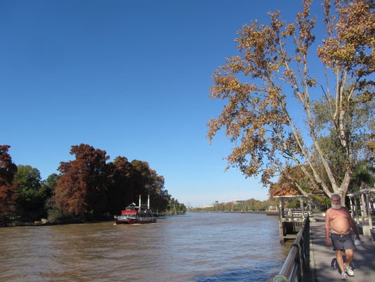 El Tigre. Tiger haben nie in Argentinien gelebt, sondern Jaguare. Diese wurden irrtümlich für Tiger gehalten und gaben so Stadt und Delta ihren Namen.