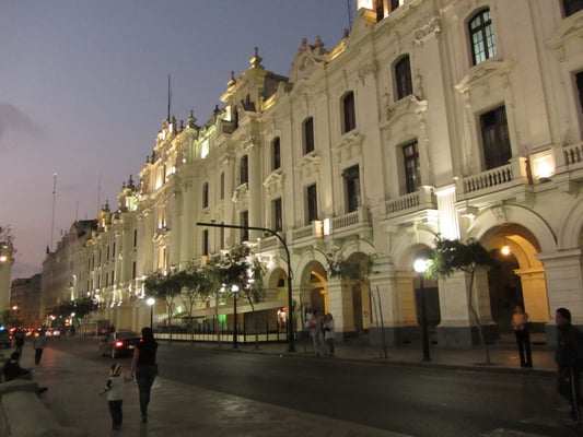 Die Prachtbauten am Plaza San Martin.