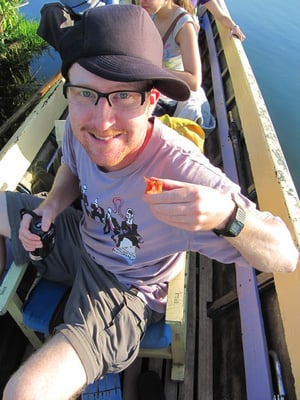 Mein gestohlener weltbester Tomatenanteil. Dass dieser weltbeste gestohlene Tomatenanteil natürlich auch der weltsaftigste war, erklärt sich bei diesem Anbauuntergrund von selbst.