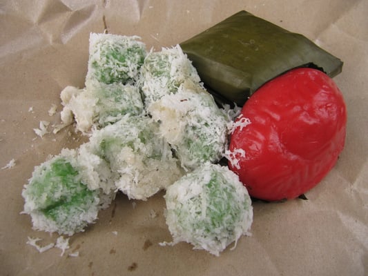 Süßigkeiten mit Kokos und anderem Köstlichen.