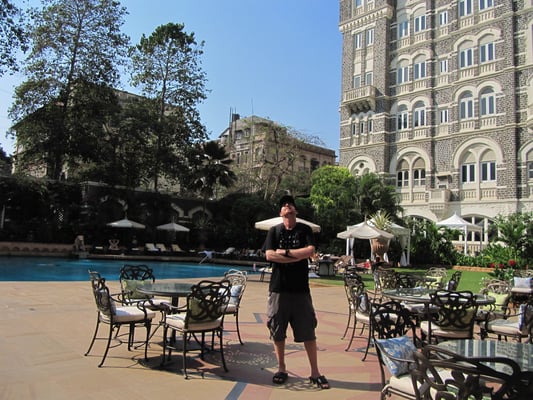 Im Innenhof des Taj.