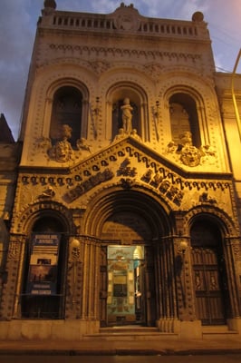 Eine Kirche, in einer Seitenstraße nahe unseres Heimes.