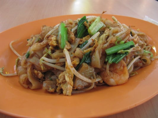 Mie Goreng. Die Nudelvariante zum althergebrachten Nasi Goreng. Ganz schlicht: gebratene Eiernudeln mit Gemüse und mehr nach Wunsch.