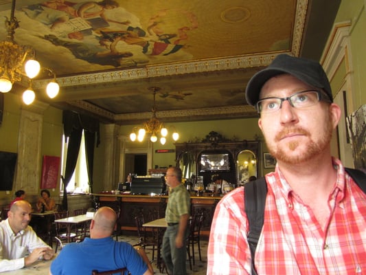 Im Cafe des Nationaltheaters.