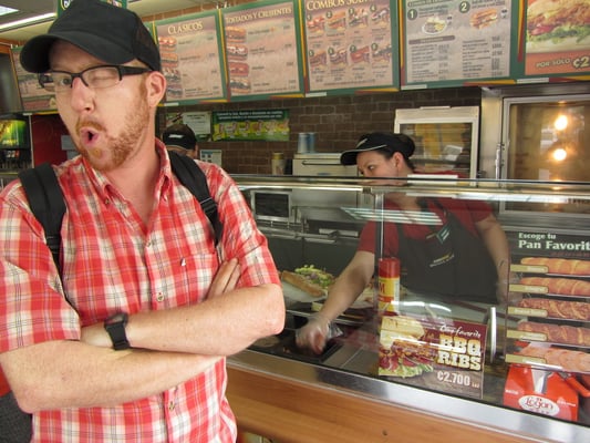 Yo, Fastfood-Frühstück. Omelette-Sandwich bei Subway.