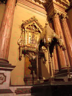 Die Kathedrale beherbergt viele bedeutende indianische Schnitzereien.