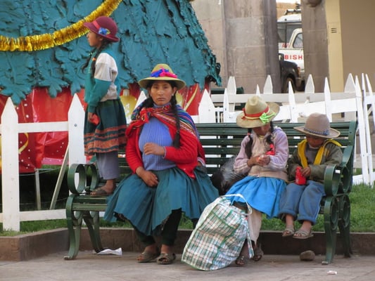 Alle mit dabei. Junge Mütter sind die Regel.