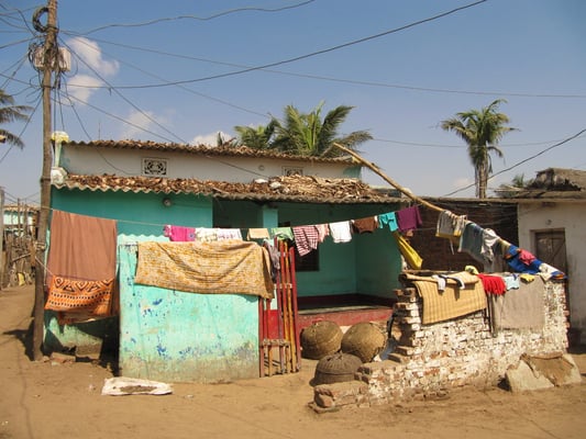 Das Fischerdorf am Strand.