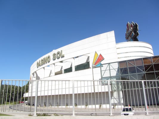 Das neue Casino. Warum zum Teufel werden überall auf unserem Planeten neue Casinos gebaut? Wer spielt denn da eigentich? Und warum sollten in Zukunft überalll immer noch mehr spielen?