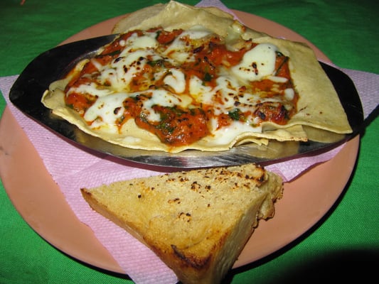 Lasagne & Knoblauchtoast.