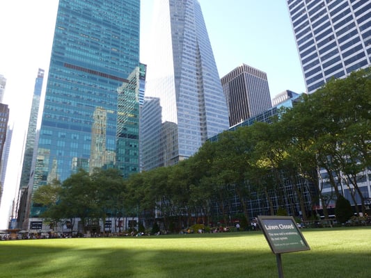 Rasen im Bryant Park.