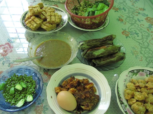 Frühstück in Malang. So läßt's sich in den Tag starten.