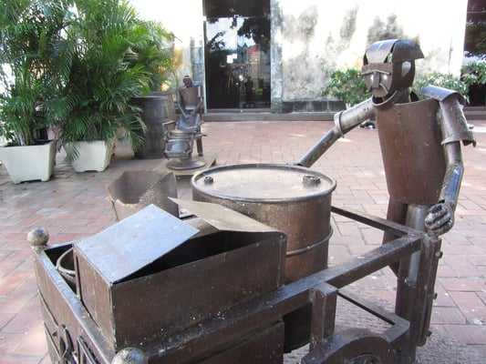 Straßenarbeiter vor den Bovedas. (Casco Antiguo)