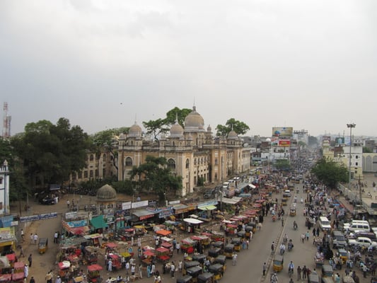 Blick auf das alte Krankenhaus vom Charminar.
