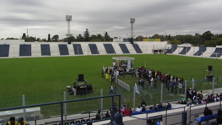 Fans haben sie aber genug und den Weltrekordversuch in Massentätowierung wollte sich unser Gastgeber nicht entgehenlassen.