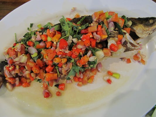 Gegrillter Fisch mit Chilli. Es wird heiß Baby!