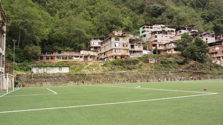 Das Fußballfeld von Aguas Calientes.