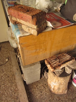 Selbstgebaute Küche im Haus unseres Gastgebers. Strom wird subventioniert und ist (hier) billiger als Gas.