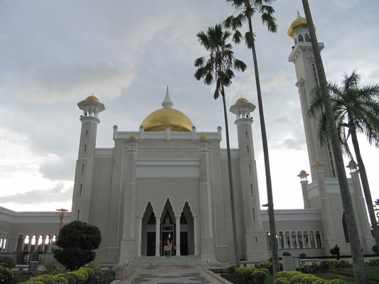 Die Omar-Ali-Saifuddin-Moschee (1958 erbaut).