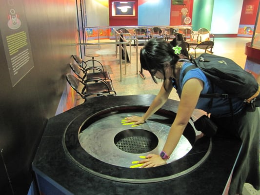 Interaktiv Technik verstehen macht nicht nur Kindern Spaß.