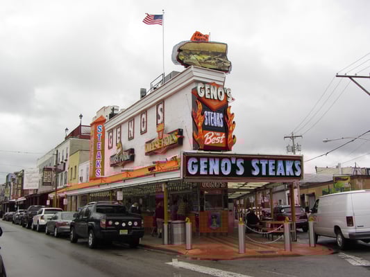 Geno's Steak ist eines der bekanntesten  Philly-Cheesesteak-Restaurants.