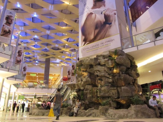 Im Shopping-Mall Multiplaza.