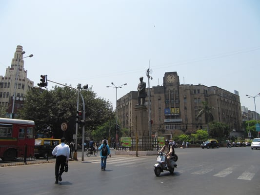 Gegenüber des CST. Das ganze "alte" Bombay ist überfüllt mit pompösen Kolonialbauten.