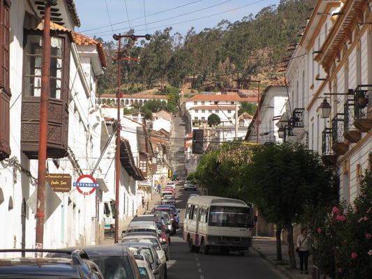 Blick hoch zum Kloster la Recoleta.