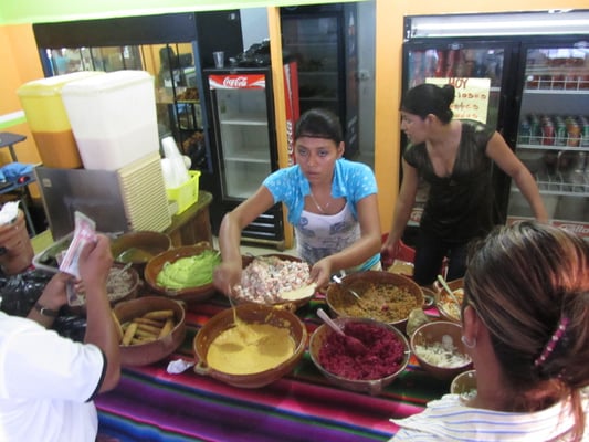 In Santa Elenas neuem Shopping Mall "Mayamall" gibt es sehr preisgünstige Tostadas.