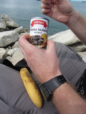 Frijoles molidos - Bohnenmus. Gepaart mit einer Banane ein Garant um in der Wildnis zu überleben.