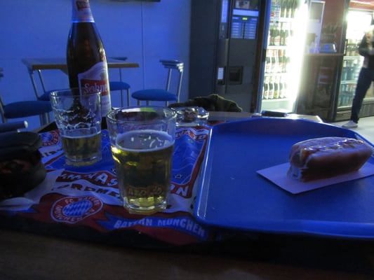 Fußball, Bier & Hotdog.