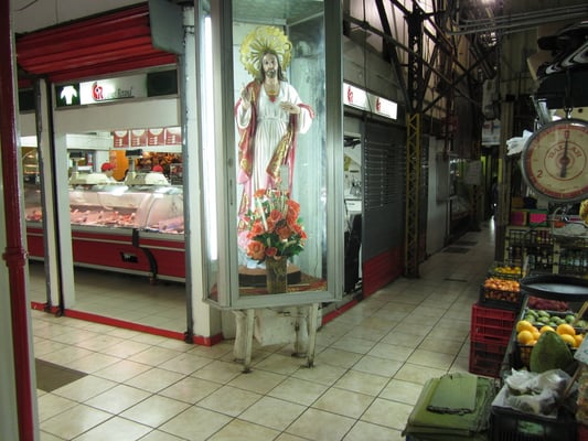 Der Glaube spielt eine große Rolle im Leben der Ticos und macht auch nicht vor der Markthalle halt.