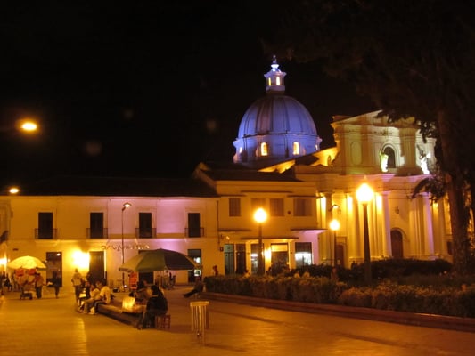 Die Kathedrale bei Nacht.