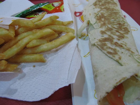 Döner Kebab und Fritten.