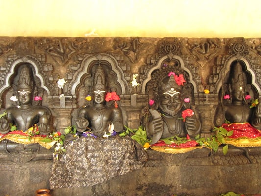 Im Neun-Planeten-Schrein neben dem Sonnentempel.