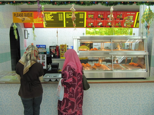 Ayamku - Bruneis eigene Fastfoodkette mit viel frittiertem Hühnchen.