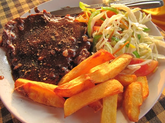 Beefsteak mit Pommes und Salat. Wie geil in Indien Rindfleisch zu essen. Aber Goa ist halt ein etwas anderes Indien.