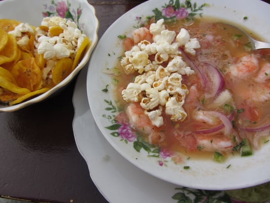 Ceviche mit Shrimps, Zitrone und Tomate