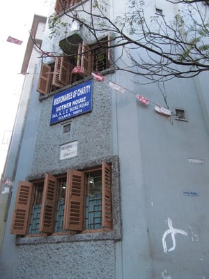 Missionaries of charity (Mother House). Hier lebte Mutter Theresa mit und in ihrem neugegründeten Orden.