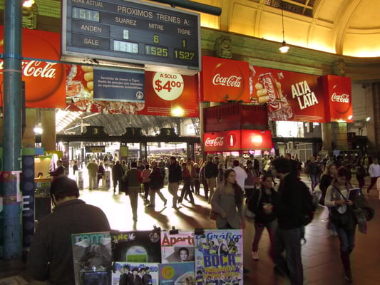 Im Bahnhof für die Lokalzüge.