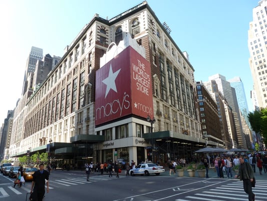 Macy’s wurde am 28. Oktober 1858 in New York City an der Ecke 6. Avenue/14. Straße als R.H. Macy & Company gegründet. Gründer war der ehemalige Walfänger Rowland Hussey Macy.