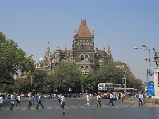 Schönes Mumbai. Oder wo gibt es Gebäude wie dieses von dem man nicht mal den Namen kennt.