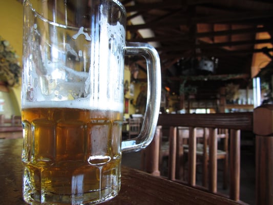 Die Brauerei hat ein angrenzendes Lokal in dem zu hohen Preisen Speisen und Getränke gereicht werden.