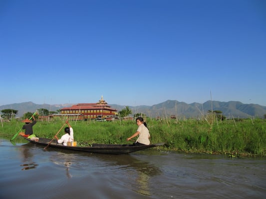 Bäuerinnen bei der Ernte.