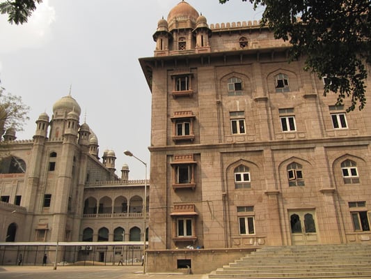 Der Oberste Gerichtshof von hinten.